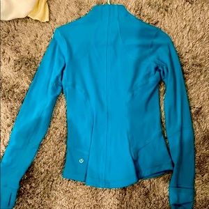 Lululemon Jacket worn twice. Perfect condition!